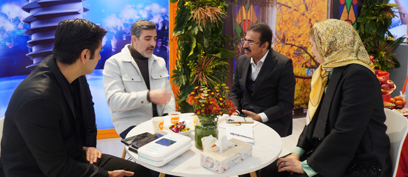 حضور جناب آقای دکتر عباسی و خانم رضیئی در غرفه شرکت آزاد تجارت پارس