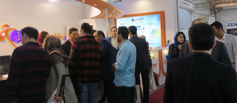 نمایی از غرفه آزاد تجارت پارس با حضور دندانپزشکان