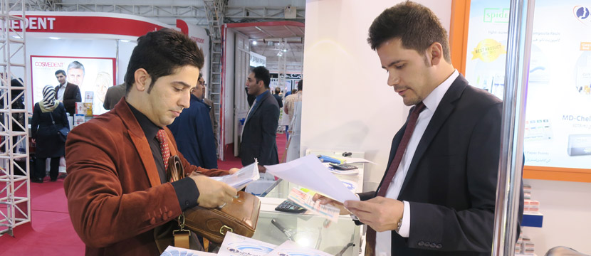 حضور دندانپزشکان در غرفه آزاد تجارت پارس