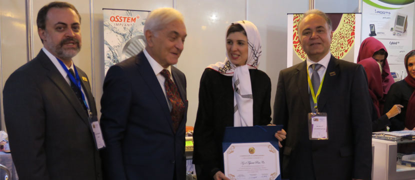 هیئت رئیسه ی کنگره ایمپلنتولوژی در غرفه آزاد تجارت پارس