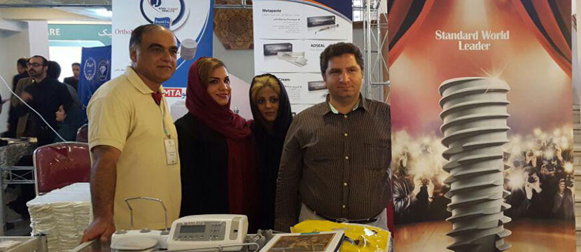 حضور کارشناسان فروش، نماینده ی مشهد آقای کار بزرگ و دکتر شیرازی در غرفه ی آزاد تجارت پارس